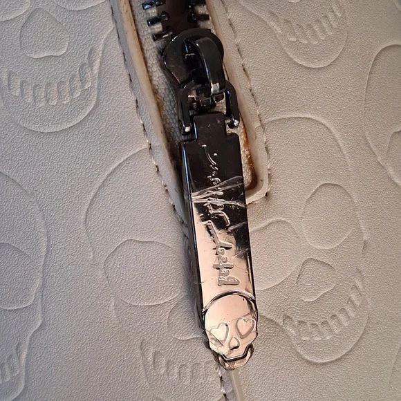 BETSEY JOHNSON Chalk color with Embossed Skulls & Bandana Purse. NWT. - Picture 8 of 15